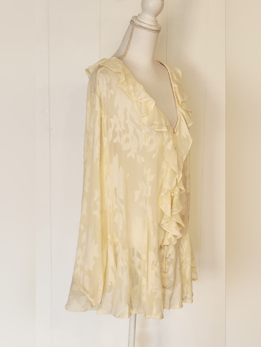 torrid Cream Ruffle Blouse - Picture 4 of 8